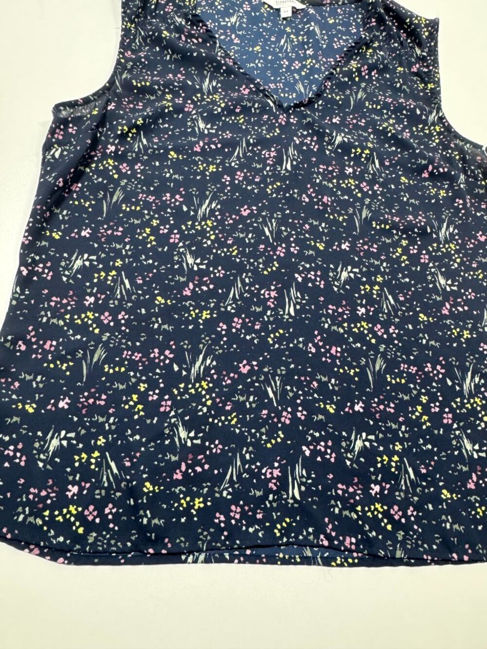 Reitmans Signature Navy Floral Sleeveless Blouse Petite Small Cottagecore Spring - Picture 3 of 9